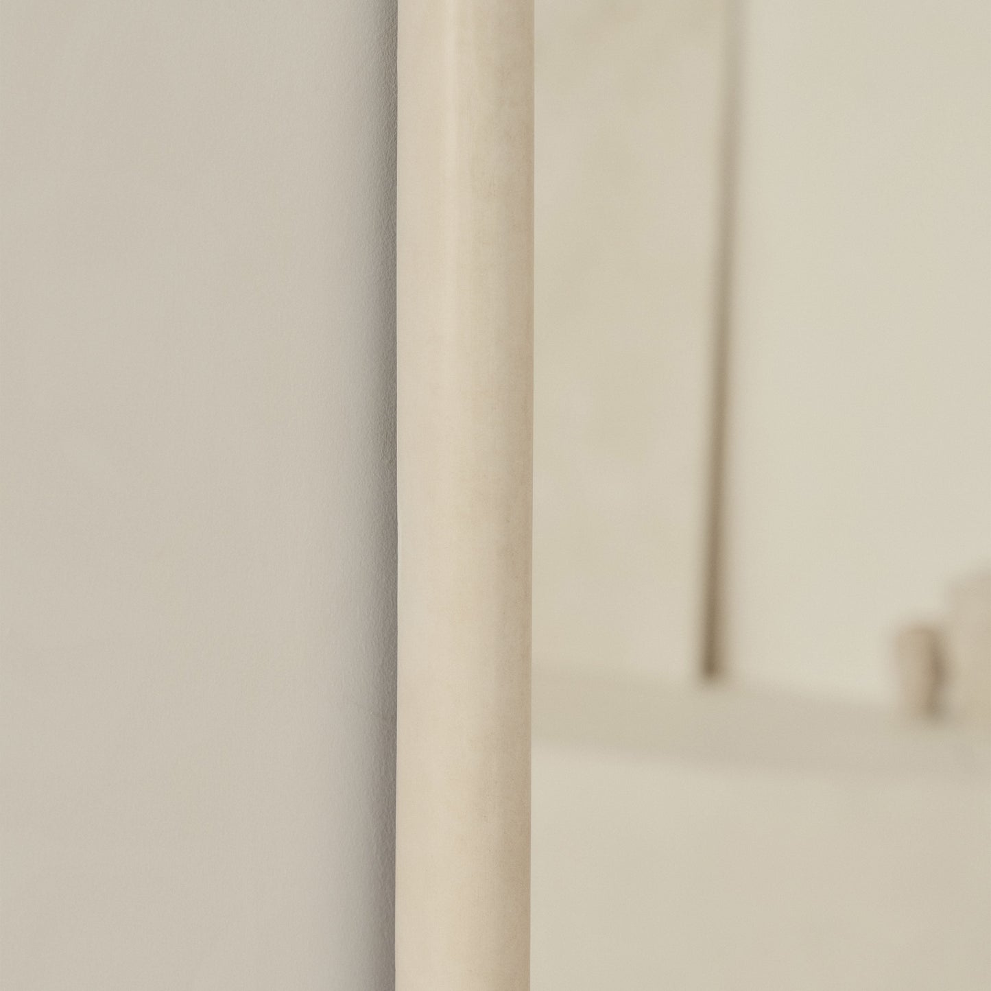 Elis – espejo grande, curvo, de hormigón, que va del suelo al techo, 190 cm x 100 cm