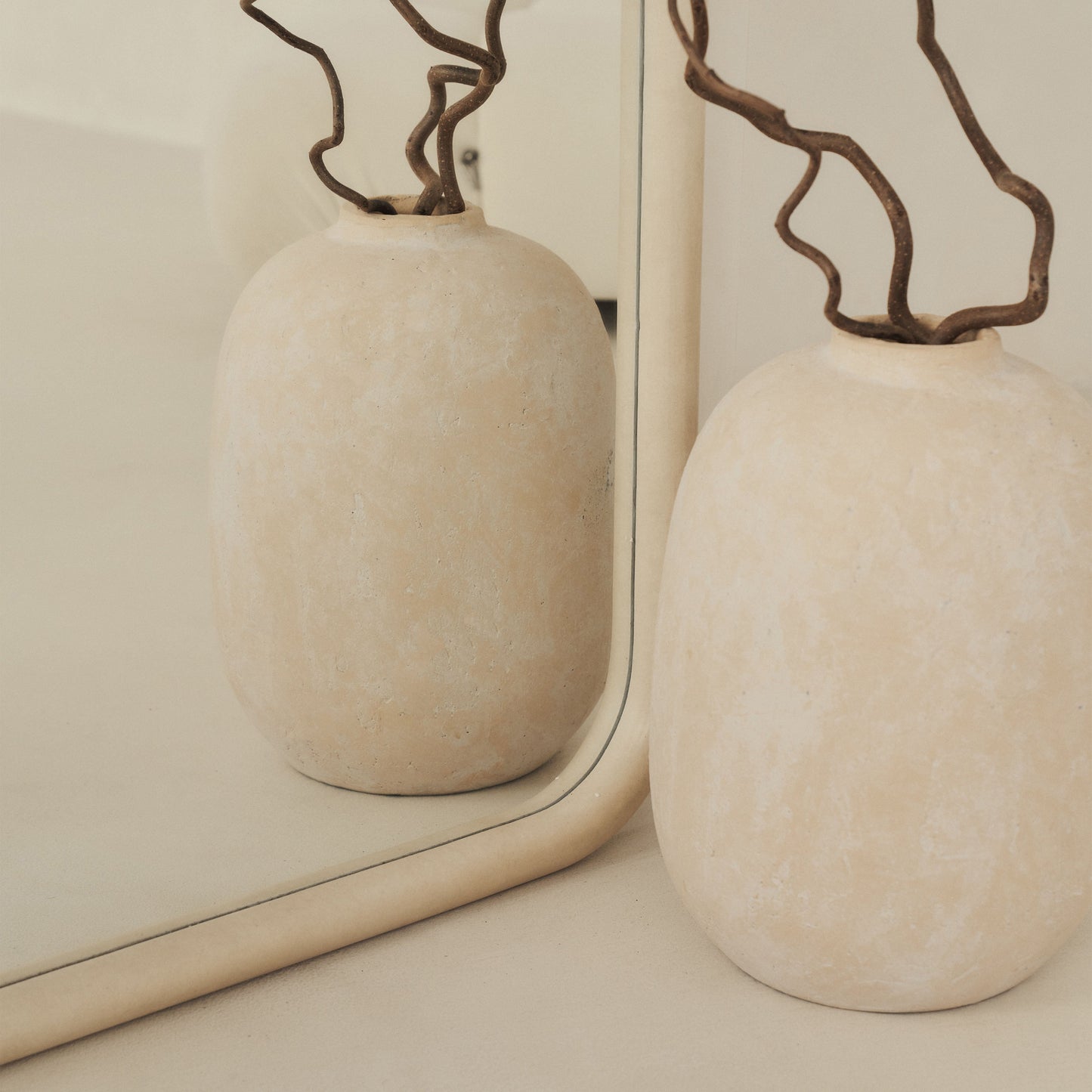 Elis – espejo grande, curvo, de hormigón, que va del suelo al techo, 190 cm x 100 cm